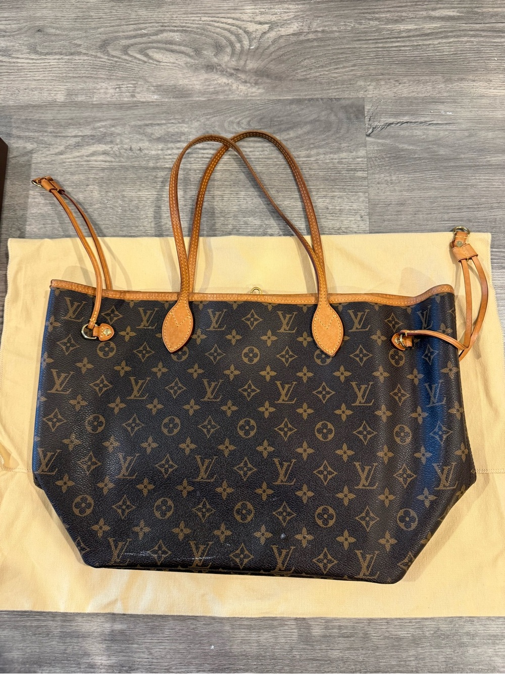 Louis Vuitton Monogram Neverfull Tote in Brown and Red - Picture 6 of 11